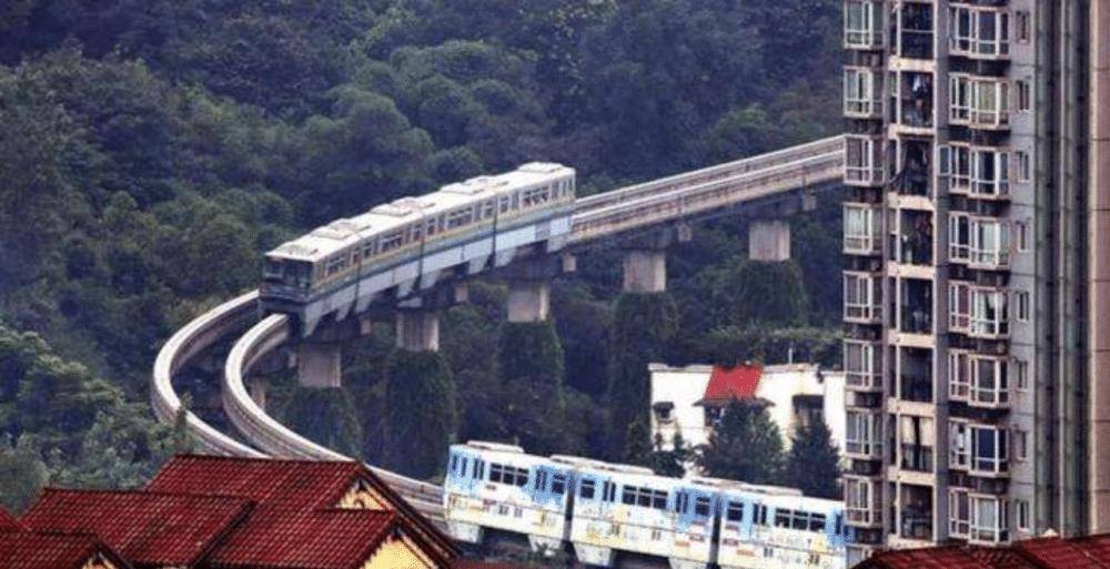 比较规范的交通称呼来看的话,在如今的重庆内部其实根本就没有轻轨