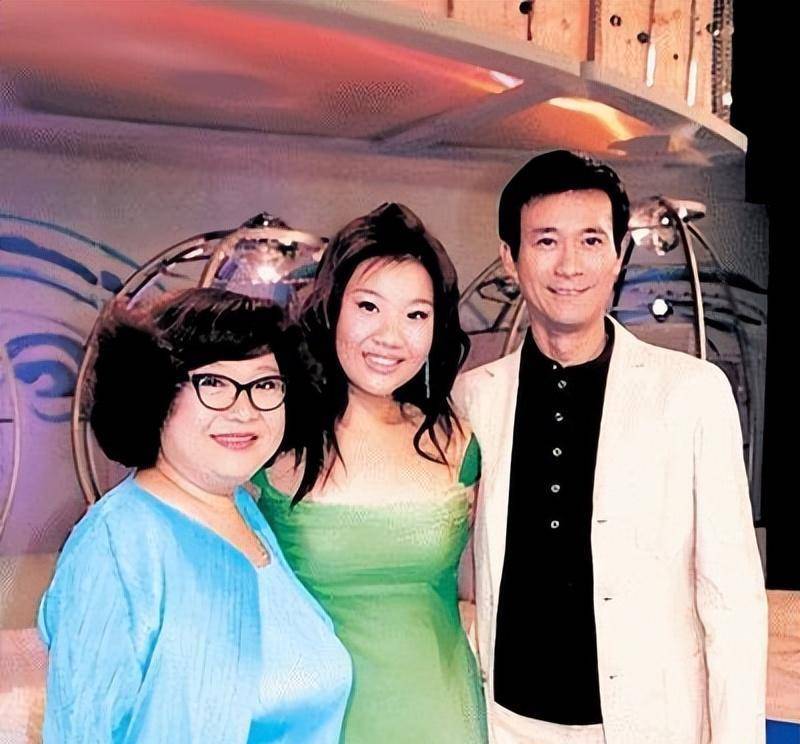 同是郑少秋的基因,把4个女儿一对比,差距就出来了_父亲_郑欣宜_成长