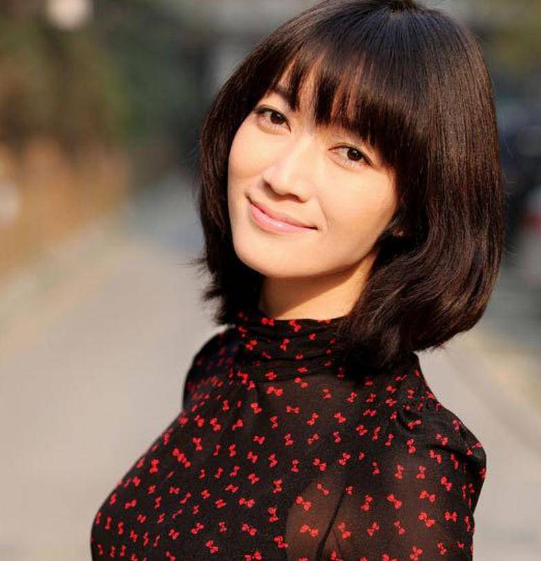 然而,日本演员松峰莉璃在这部剧中也留下了深刻印象,虽然她的戏份不多