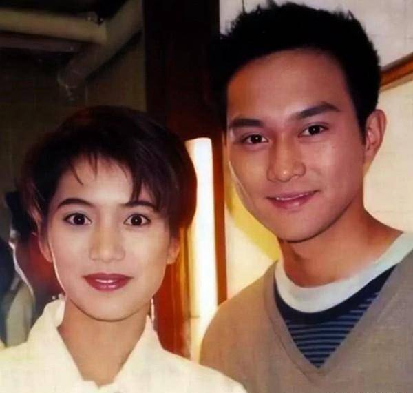 年轻时候的袁咏仪和张智霖,两个人都对对方一见钟情.