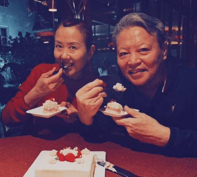 64岁"莽李逵"赵小锐年轻旧照曝光,一身腱子肉,妻子仍清雅绝俗_曹玉梅