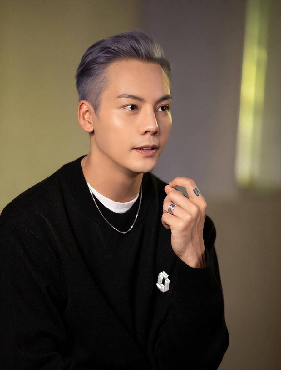 陈伟霆换了新发型,留背头的他突然发现不帅了,颜值下降_时尚_新造型