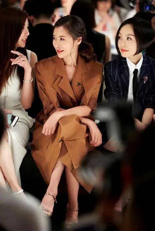 她是开国上将后代,助力李亚鹏成名后却遭背叛,今51岁仍未婚_柯蓝_独立