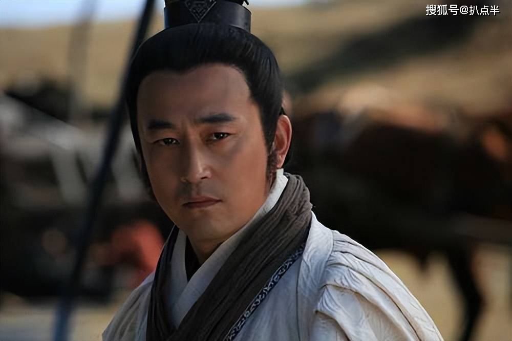 张嘉益新剧被嘲上热搜:男戏骨们扮嫩更可怕,57岁演太