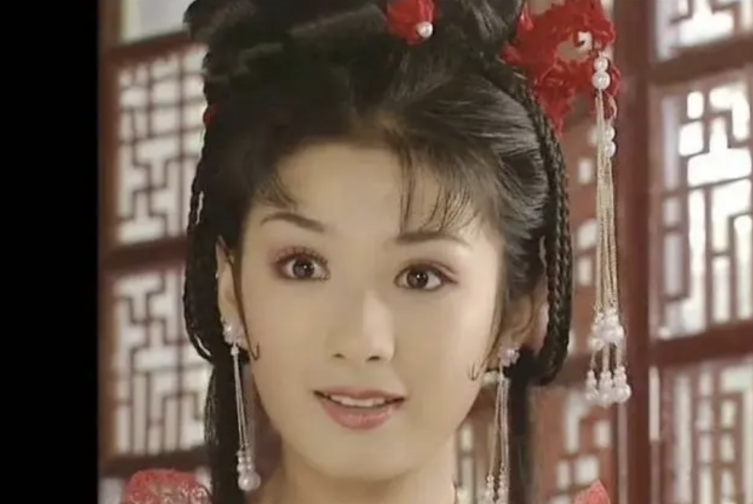 就拿女主角黄奕来说吧,她的巅峰时期是20多年前的《上错花轿嫁对郎》