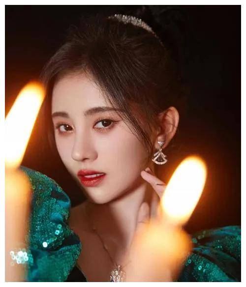 鞠婧祎秋日出游之美:绝美氛围,无尽魅力!_照片_人们