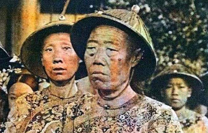 李莲英彩色照曝光:一脸凶相,满脸脓包,为何会受到慈禧