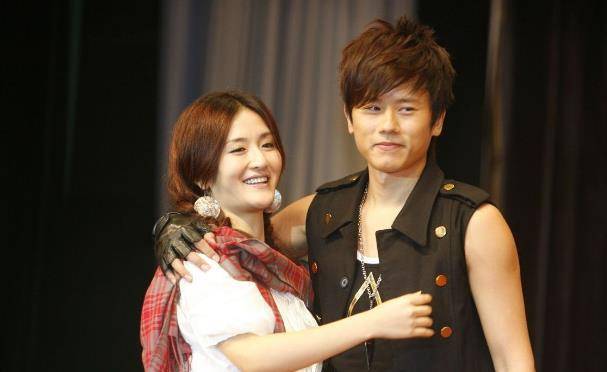 起因是谢娜在节目表演魔术,可能黄磊女儿年纪小不懂事,揭穿了谢娜骗人