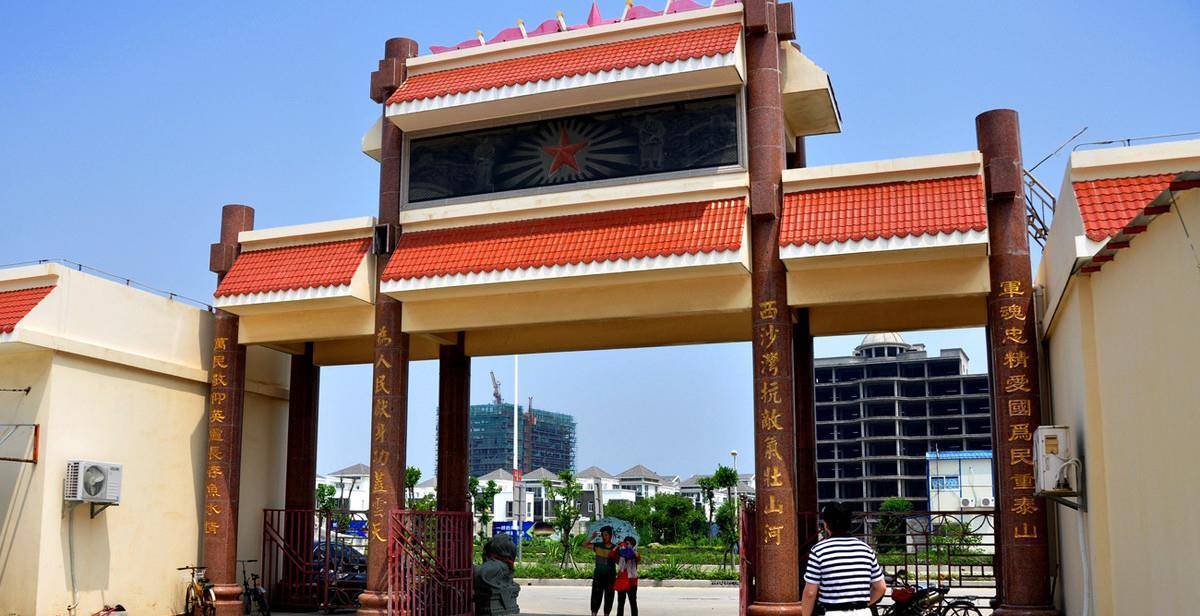 解放军庙在福建省泉州惠安县崇武镇西沙湾,自古以来就被称为"天下第