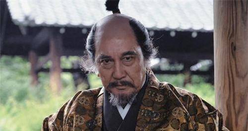 在中臣镰足的带领下,日本开始了大化改新,学习中国的先进制度,并且将