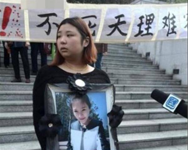 南京富二代吉星鹏,怀疑妻子不忠,当着百天的女儿,捅妻60多刀_祁可欣