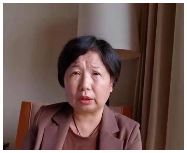 杜新枝宣传遭争议,潘律师力挺,内涵许敏粉丝引发地域黑风波_驻马店