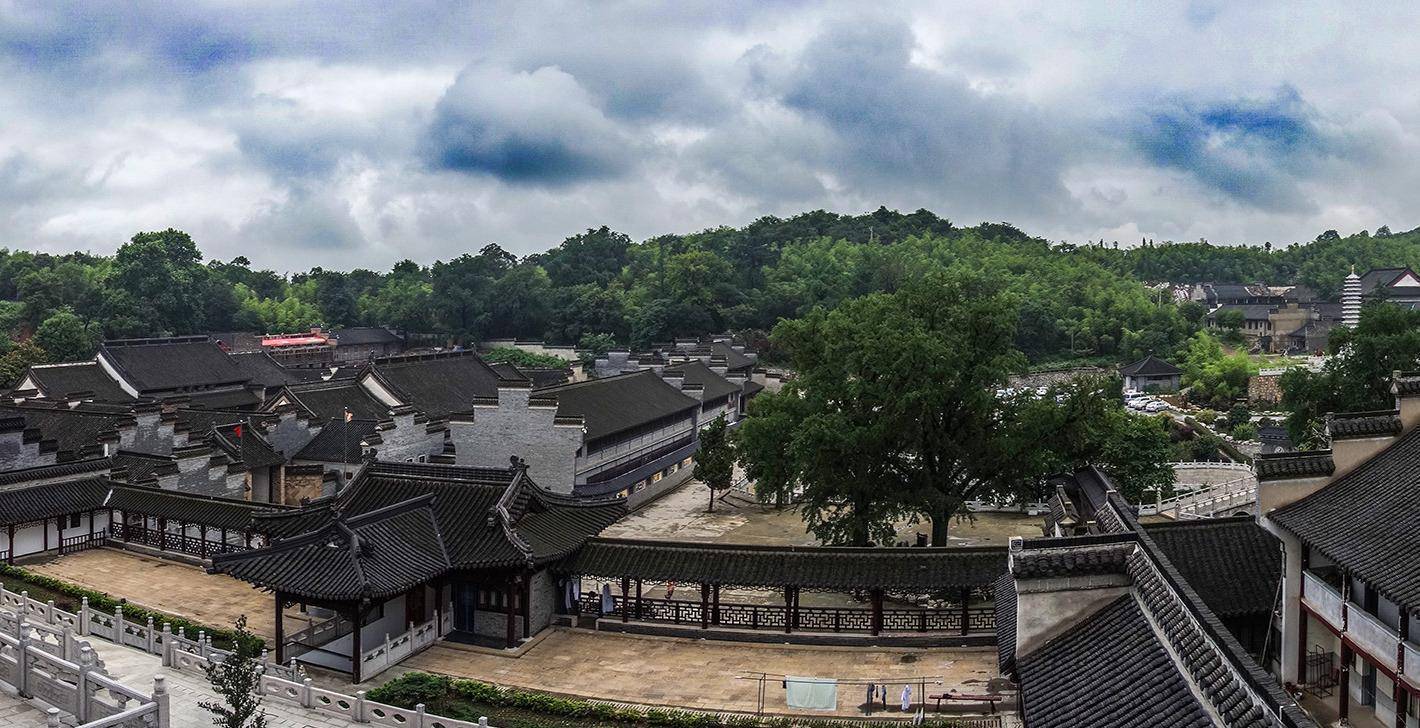 隆昌寺的规模一度非常大,号称其房屋九百九十九间半,虽然现在没有