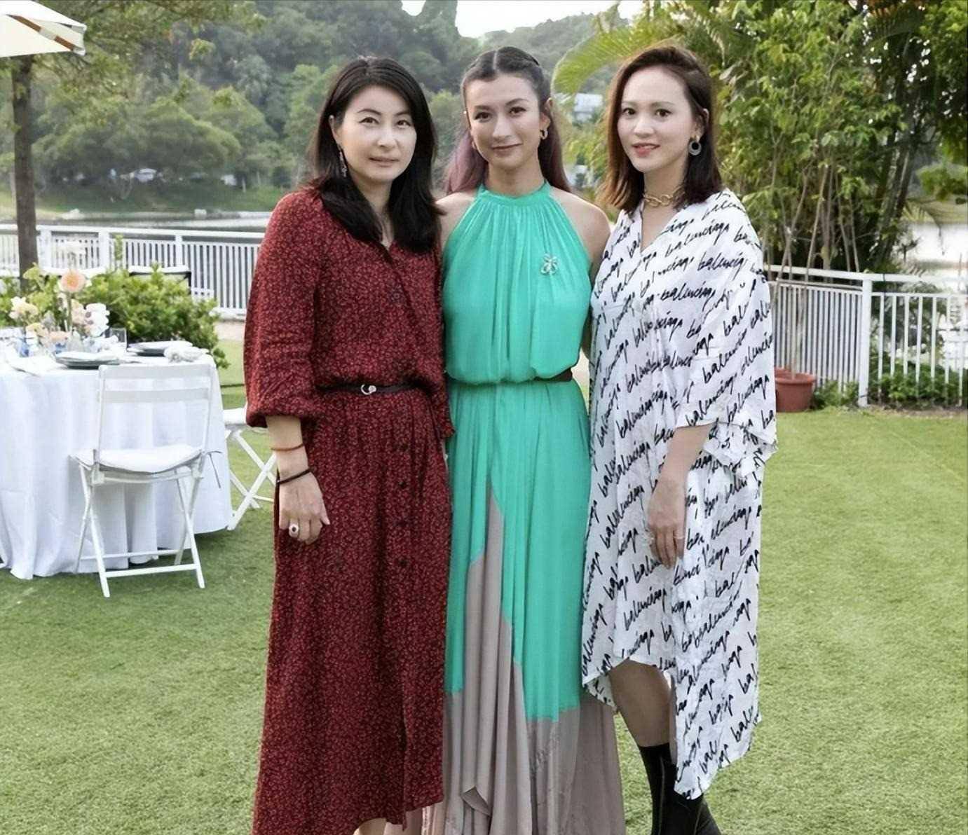 四大家族贵妇团认可郭晶晶,生日宴合影位置彰显其地位_豪门_社交圈