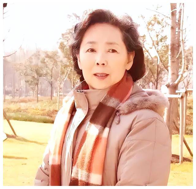 刘尚娴幸运嫁给初恋丈夫,成为予以救赎的演员_演艺