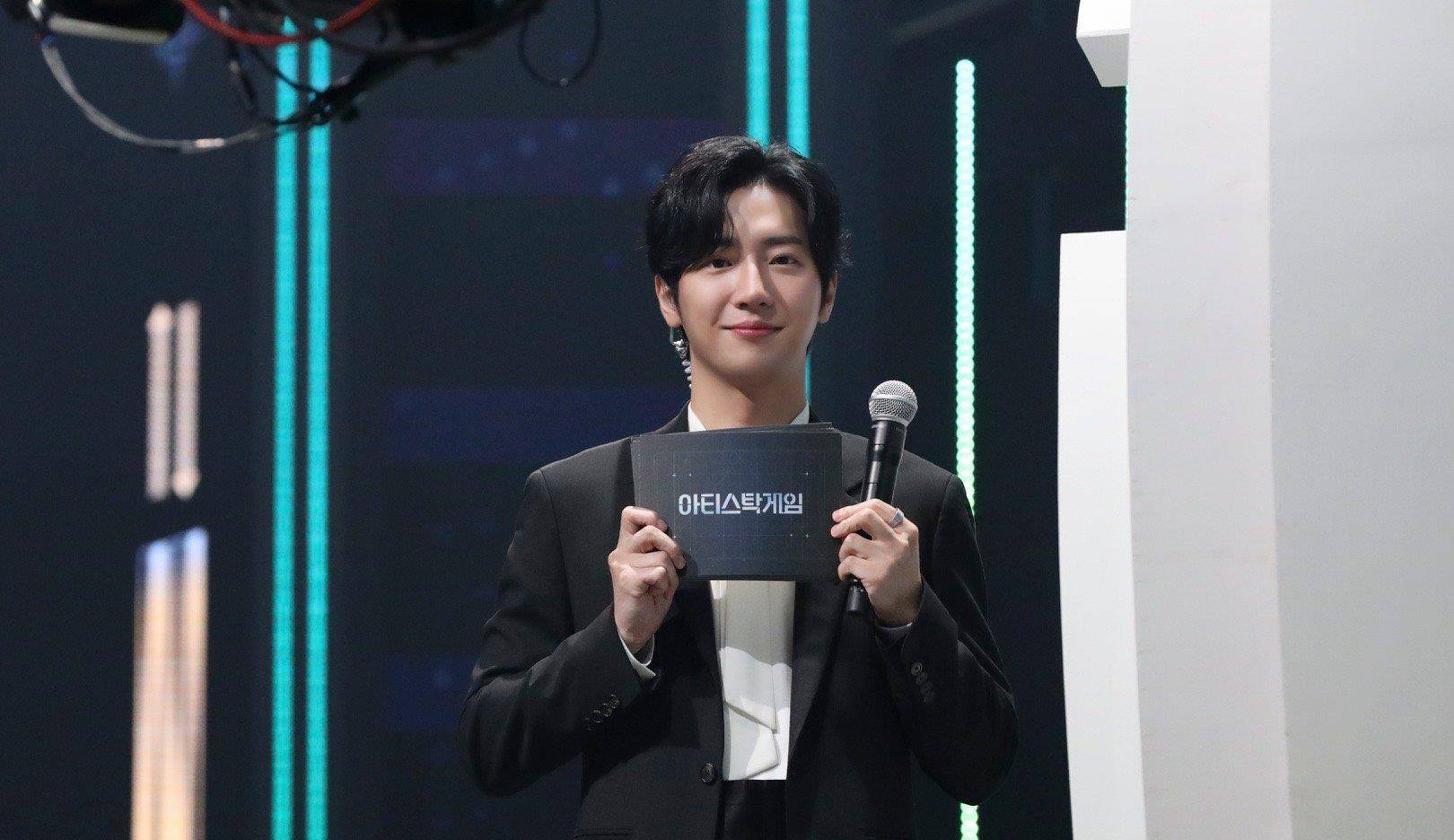 《住在清潭洞》是我最喜欢的韩剧之一","哦莫,我还磕过他和jessi","