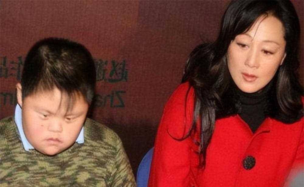 儿子智障,自己被骗,却让女儿上交10年工资,如今61岁的她还_王姬_演艺