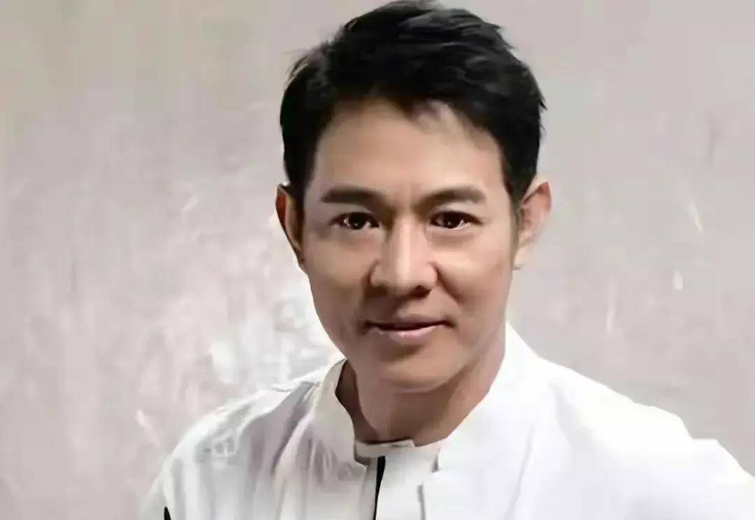 李连杰近况曝光:岁月不饶人,英雄迟暮让人心疼!_利智和_网友_黑色