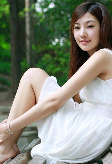 刘谦妻子近照,比刘谦整整小了十岁,四岁的儿子则十分软萌可爱_王希怡