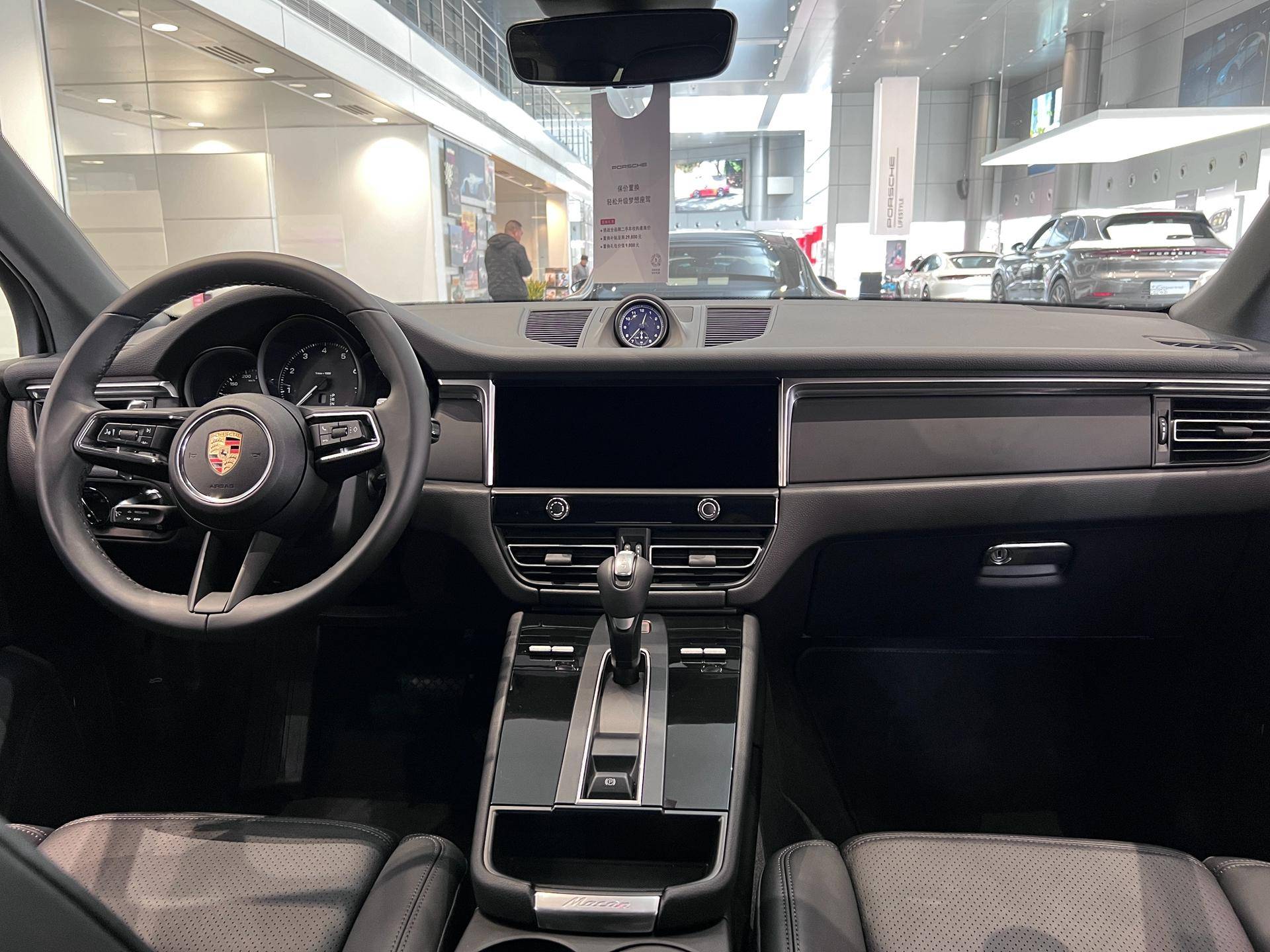 运动感十足 探店实拍保时捷macan 空间是槽点_搜狐
