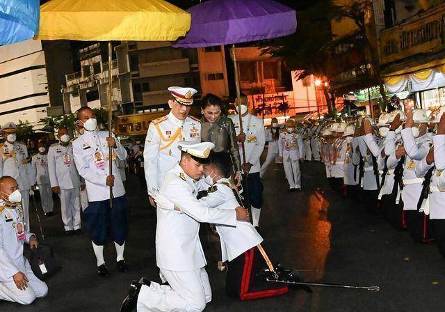 诗妮娜又飘了,对苏提达大不敬引起泰王的不满,错失的