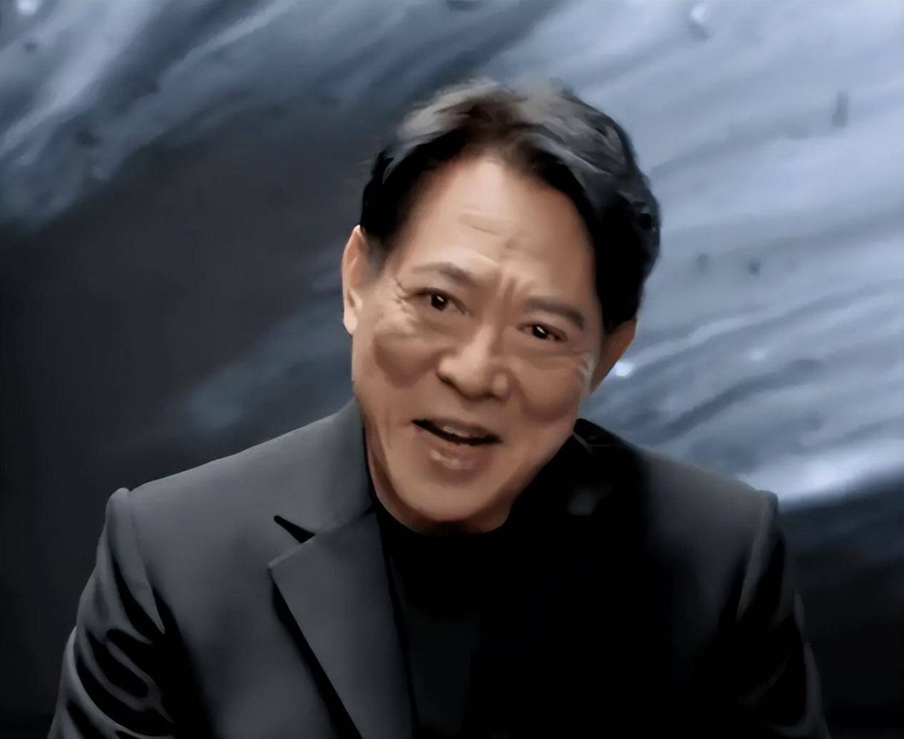 李连杰自从2020年拍摄《花木兰》后就已经暂别了影坛,近几年他更多的