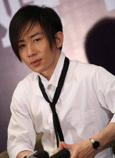 刘谦妻子近照,比刘谦整整小了十岁,四岁的儿子则十分软萌可爱_王希怡