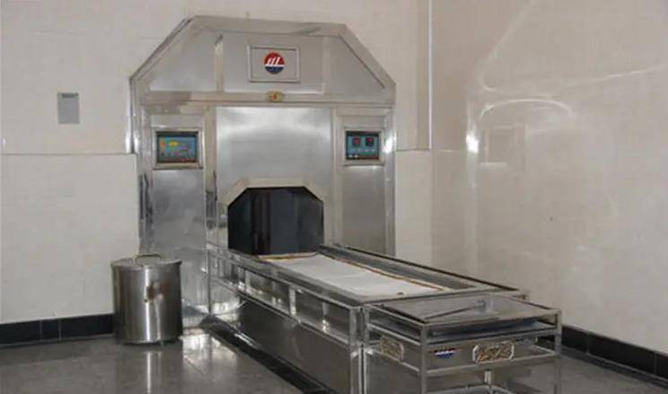 了之后,停尸七天的习俗便慢慢减少了,城市里不方便在家中设灵堂停尸