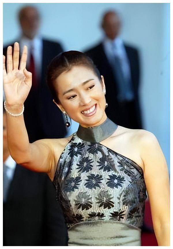 70岁米歇尔爱上巩俐,巩俐:每周有氧运动4次,你能赶得上吗?