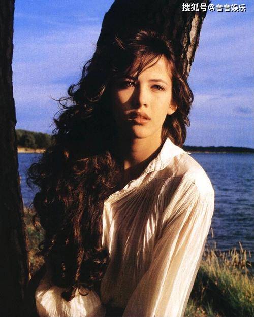 苏菲玛索:艺术殿堂的顶级女神!_魅力_成为了_光芒