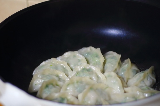 荠菜鸡蛋饺子_荠菜和鸡蛋包饺子_饺子鸡蛋荠菜馅怎么做