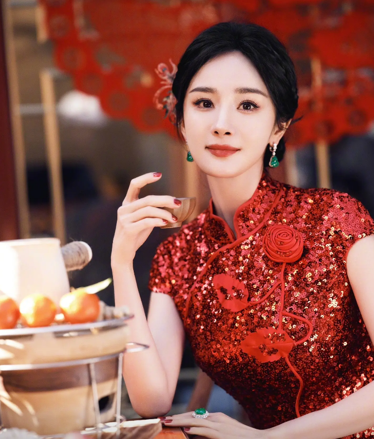 刘诗诗变贵妃,杨幂爱翡翠,被央视点名的热巴赢麻了_衣服_晓彤_春晚