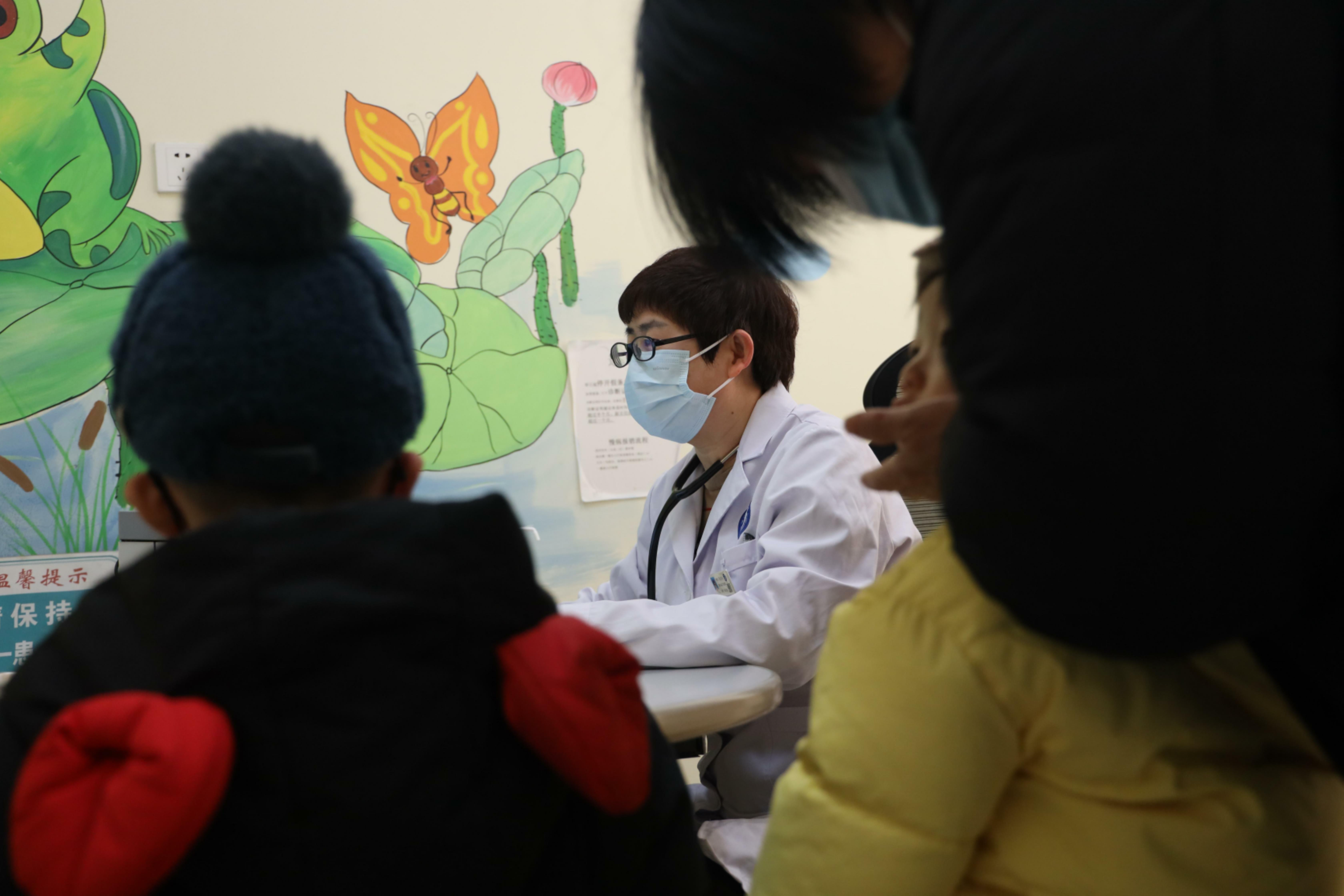 新春走基层:滨医附院里的春节坚守_孩子_病号_马莲