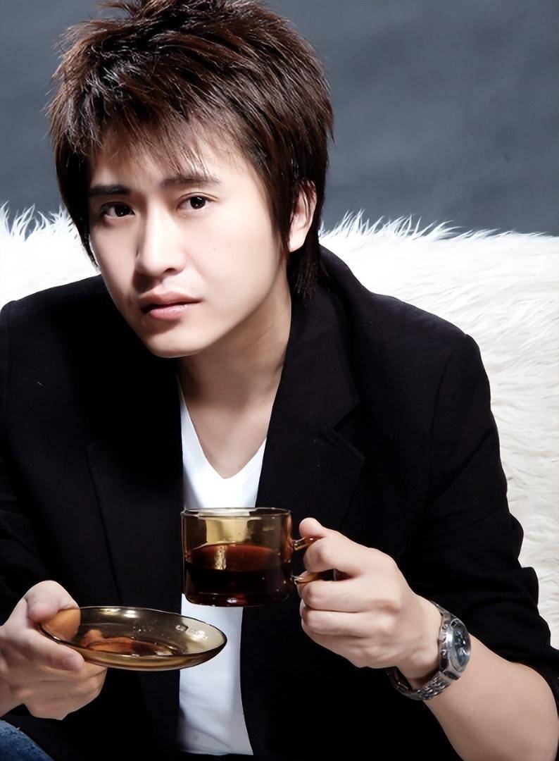 杨帆:抵达沈阳为分会场春晚做准备,老同事张蕾第一时间道贺_友情_职场