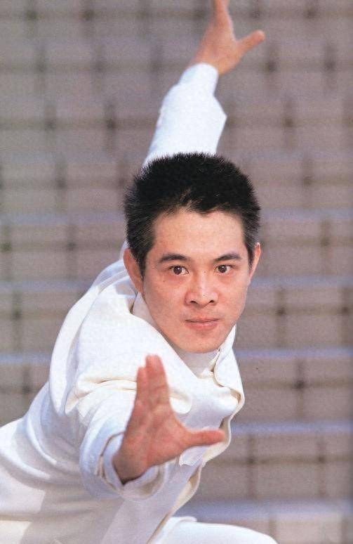 李连利拒绝李连杰的帮助,只为自己一个人默默前行,这其中,是什么样的