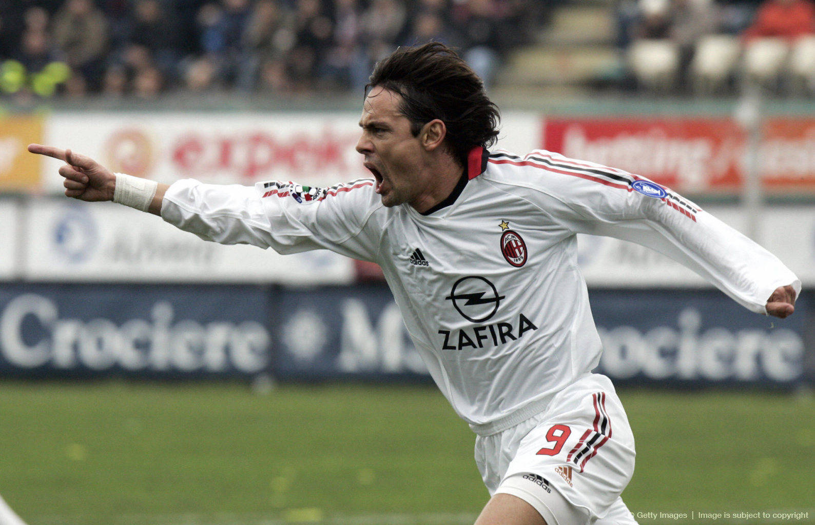 ac米兰队史今天:2006年因扎吉帽子戏法 吉拉迪诺破门,4-1雷吉纳