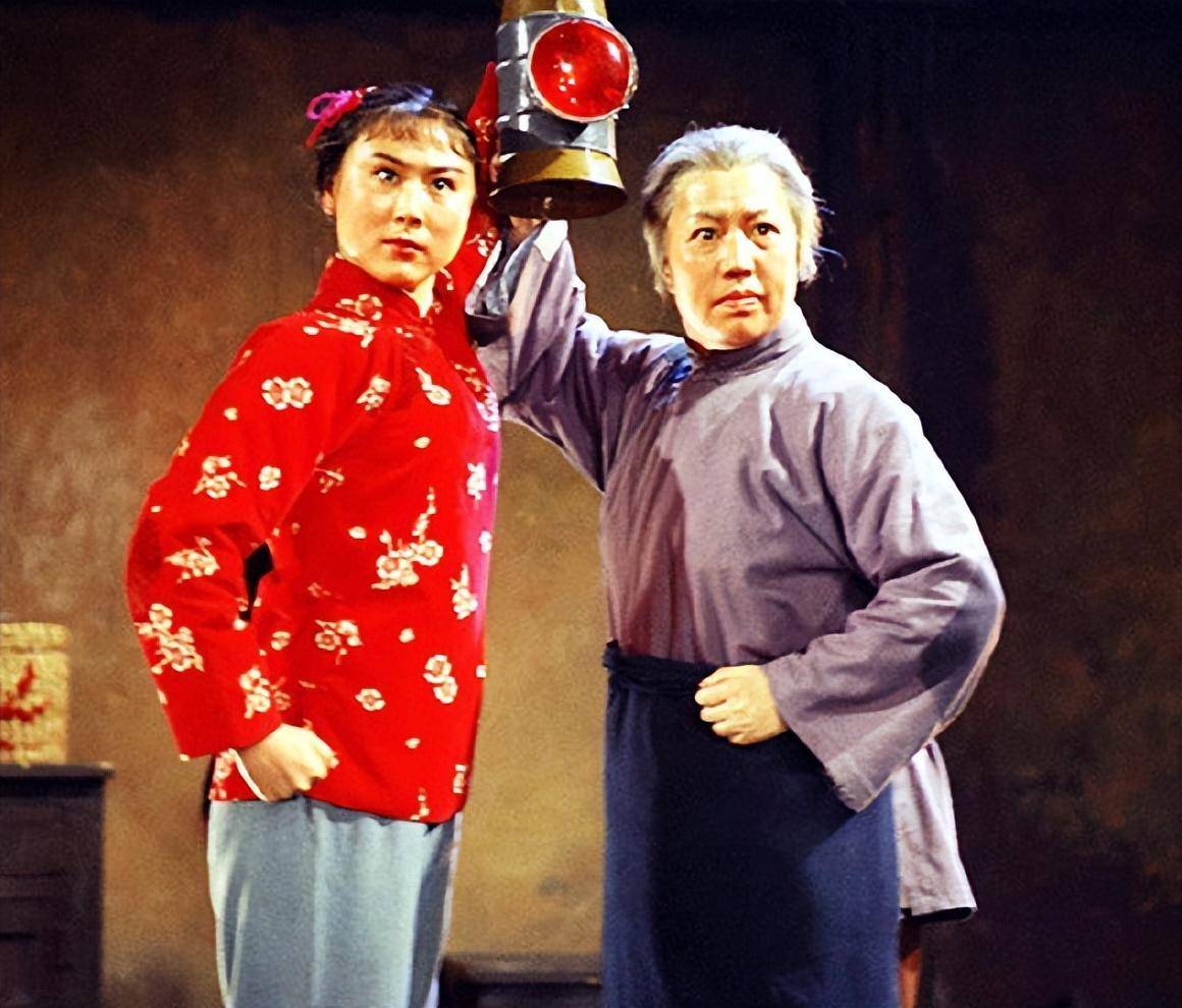 《红灯记》李铁梅,从结婚到丈夫去世,仅4个月,82岁近况如何_刘长瑜