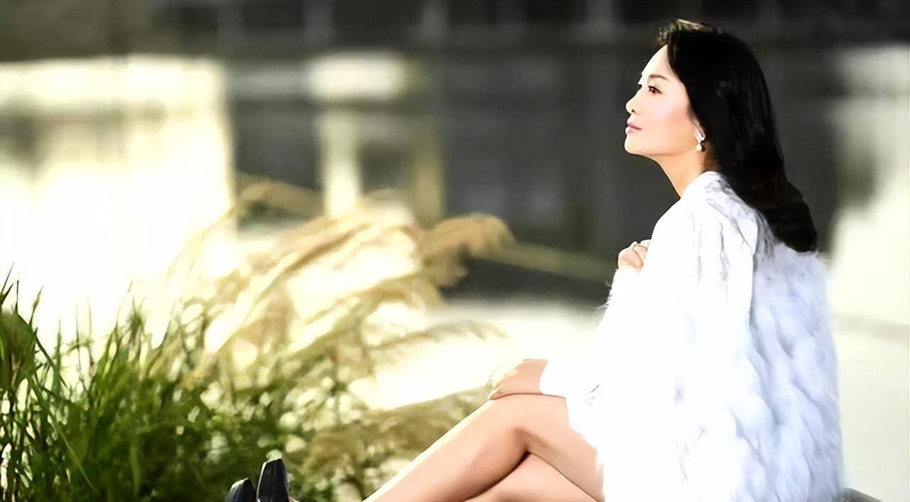 演员涓子:当红时嫁圈外丈夫,婚后生两子,幸福圆满