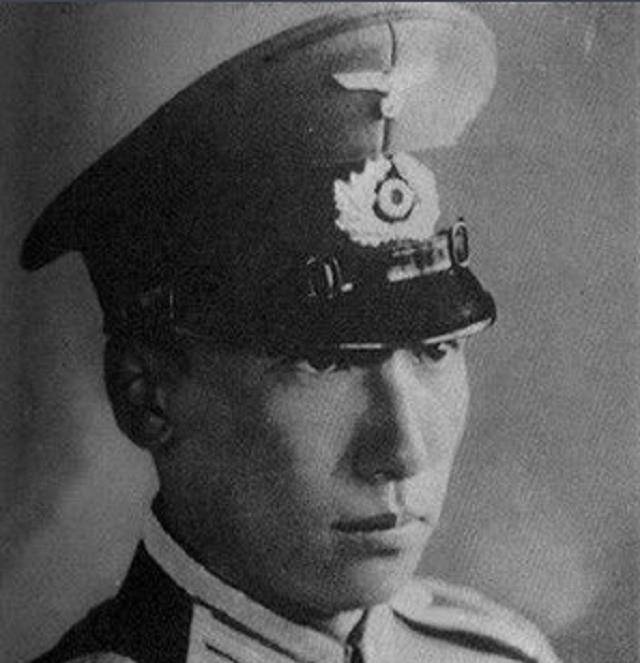 1997年蒋纬国奄奄一息,嘱咐小20岁的混血妻子:定将