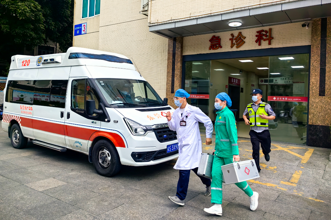 东莞企石医护人员坚守岗位,守护春节"不打烊"