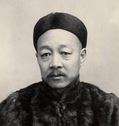 不久,义和团运动爆发,载漪信任义和团,认为义和团是"义民",不是"乱民