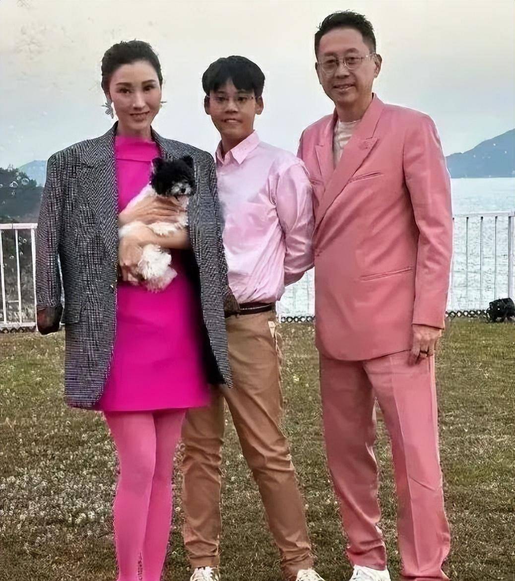 林丽颖:作为李嘉欣侄儿媳妇的她,凭什么在名媛圈风