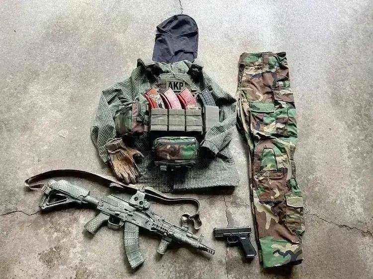 ak装上泽宁特套件:现代与暴力的完美结合_枪械_系列步枪_科技