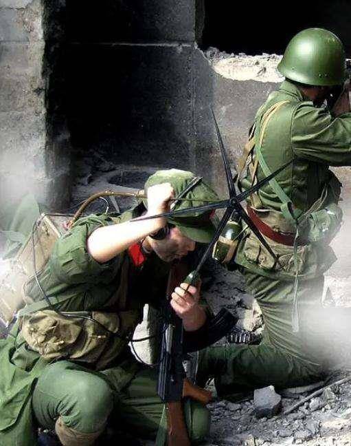 被越军特工捕获,但越军特工行踪暴露遭遇我军炮火打击时阵亡两名