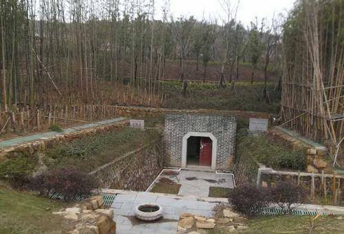 "元青花萧何月下追韩信图梅瓶"其实是隶属于明朝沐英墓中的,沐英是