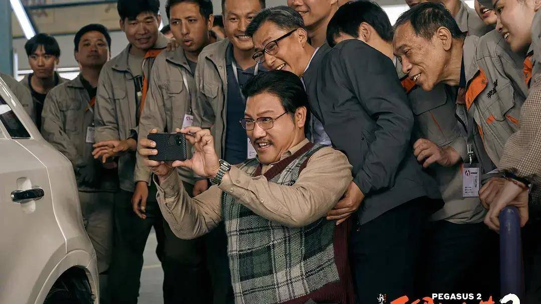 预售1天破2800万,贾玲加张艺谋都挡不住,春节档票房稳