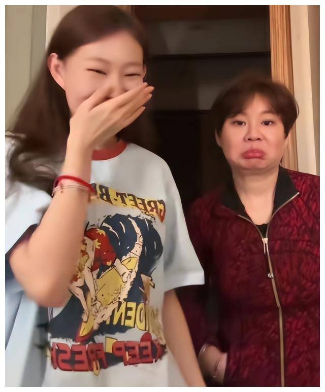 小沈阳17岁女儿近照:沈佳润整容变美,妆发精致高级,脸超养眼!