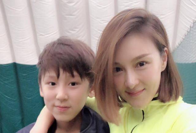 乐珈彤素颜出镜变化大,身后豪宅内景很抢眼_剧中_电视剧_现状