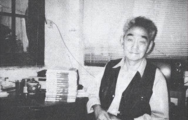 母亲遗产给姐姐,姐姐遗产赠朋友,他一生穷困潦倒,没钱