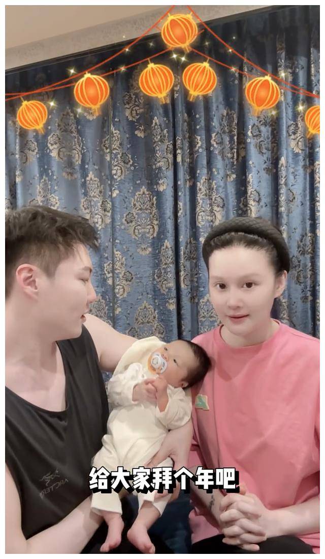 赵本山女儿欢喜迎娃,全家福晒出惊艳恢复赵云球球儿子